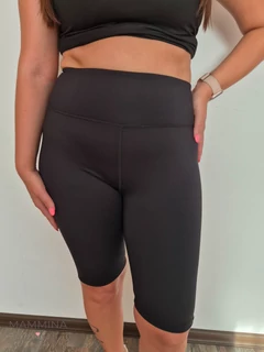 Magas derekú, alakformáló rövid leggings - fekete Magas derekú, alakformáló rövid leggings - fekete