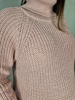 Garbós nyakú kötött tunika - púder csillám Garbós nyakú kötött tunika - púder csillám